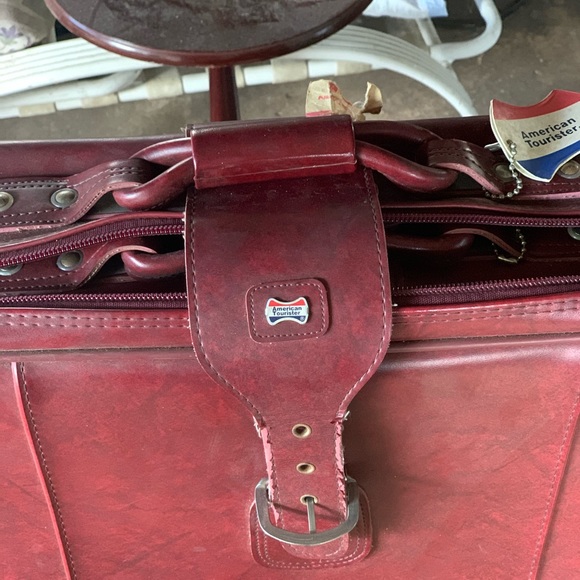 VINTAGE AMERICAN TOURISTER BURGUNDY LEATHER BAGS - Picture 2 of 8